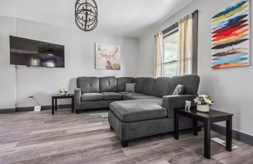 THE 1023 With Private Yard & Parking, Near Falls & Casino by Niagara Hospitality - Foto 10