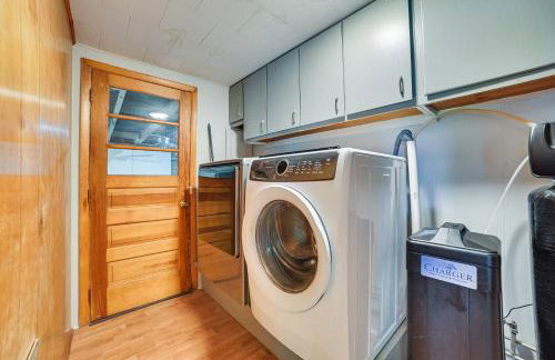 Prudenville Family Home with Game Room and Fire Pit! - Foto 14