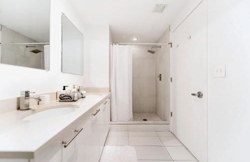 Modern Midtown Gem - Walk to Everything - Foto 19