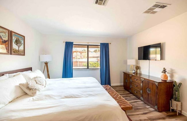 Cozy Rustic Home Minutes to Joshua Tree Nat l Park - Photo 23