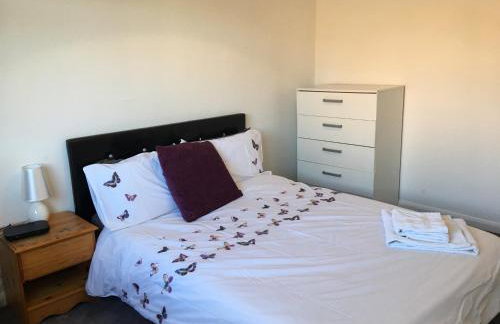 A Home from Home -2 Bed Flat & Free Driveway Parking - Foto 20