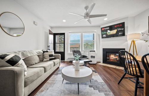 Welcoming Wolf Getaway WL1405 Ski Escape Hot Tub - Foto 8