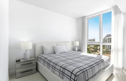 Tiffany Hazel - Rooftop Pool, Gym, & Walk to Beach - Foto 10