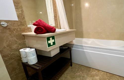 Beach & Sea Apt, Fast WIFI, Airco, Private Parking and Pool - Foto 25