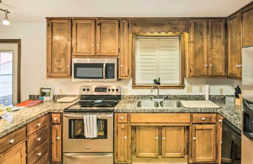 Country Home with Fire Pit 40 Mi to Nashville! - Foto 7