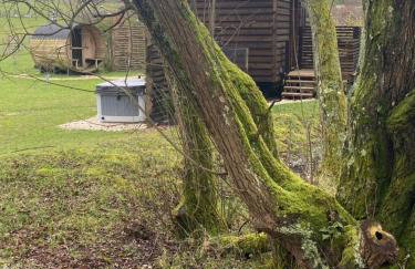 Shepherd Hut Lodge on Farm Waterside Goodwin Farm - Photo 16