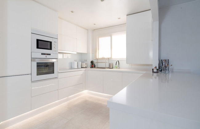 Modern Marbella Getaway - Photo 6