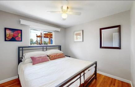 Charming four bedroom home with large yard and plenty of room for family - Foto 17