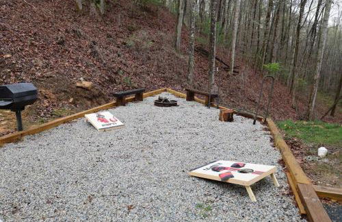 Rustic Modern Cabin with Hot Tub near rafting and Great Smokey Mountains - Foto 55