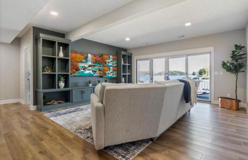 Accessible Lakeside Luxury at the 45mm w/ Private Dock, Sunset Views & More - Foto 7