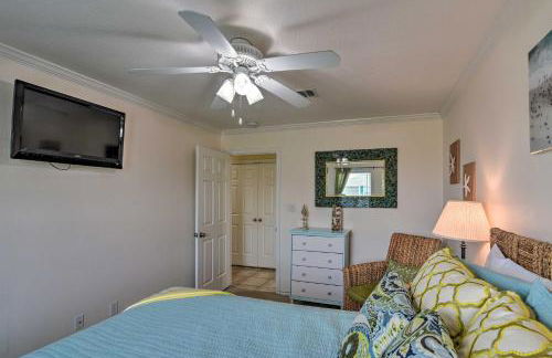 Walk to Galveston Beach Pet-Friendly Home with Deck - Foto 19