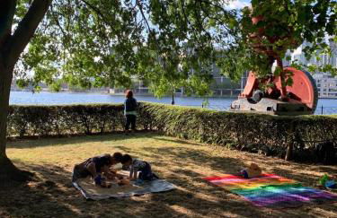 2BR Waterside View Free Parking Fast WiFi Terrace Balcony TV BBQ Garden Access - Foto 5