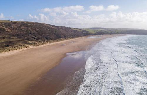 Byron - Luxury Self-Catering Coastal Apartment at the Heart of Woolacombe with Heated Indoor Pool & Gym - 4 Minutes Walk to Beach! 6 Middlecombe - Photo 17