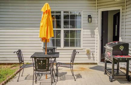 Spacious Vaulted 4BR Family Home Near Mall of GA Sleeps 12 - Foto 52