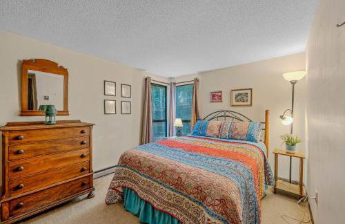 Fox Hollow - Hot Tub, Wifi, Pet Friendly, Screen Porch, Deck, Recreation Center, Pool Access, Golf Nearby, Hiking, Grill, Fireplace, King Bed - Foto 47