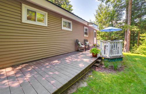 Breathtaking Newbury Cottage with Deck on Chalk Pond - Foto 17