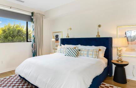 Silverlake Sunset Treehouse • Art-Filled Escape w Jacuzzi Sauna AvantStay - Foto 66