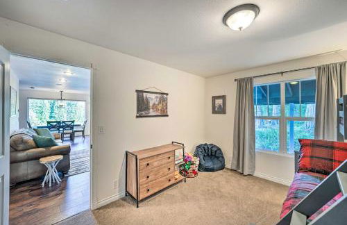 Dreamy Riverside Cabin with Fireplace and Grill - Foto 19