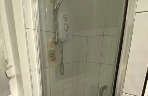 Cosy 2 Bed House - Sleeps 3 Parking & Garden - Foto 5