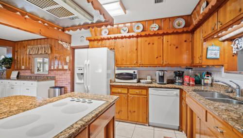 Family Pool Home • Sleeps 8 - Foto 5