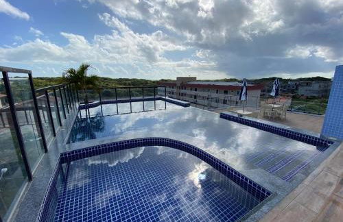 No Atalaia, Fort Poseidon rua do Atalho a 700 metros da praia do Atalaia, apartamento novo decorado, varanda, sala de estar e jantar, 02 suítes, 03 banheiros, lavanderia, cozinha, piscina, churrasqueira, salão de jogos, vista parcial das dunas e mar - Photo 61