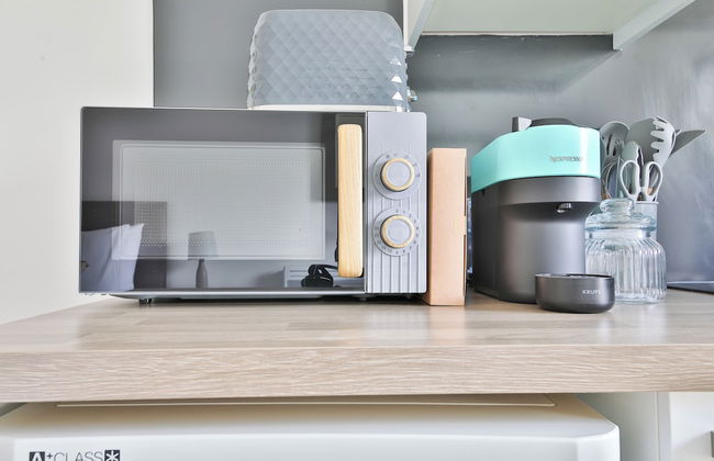 Stunning Studio In Converted Building - Photo 11