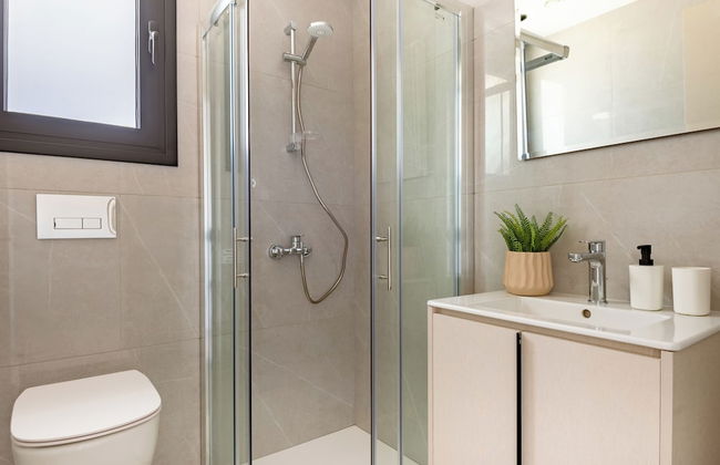 Sanders Eduardovich Limassol - Foto 57