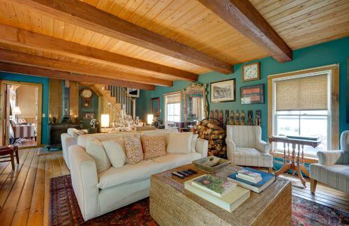 Gorgeous Victorian-Style House with Hilltop Pool! - Photo 14