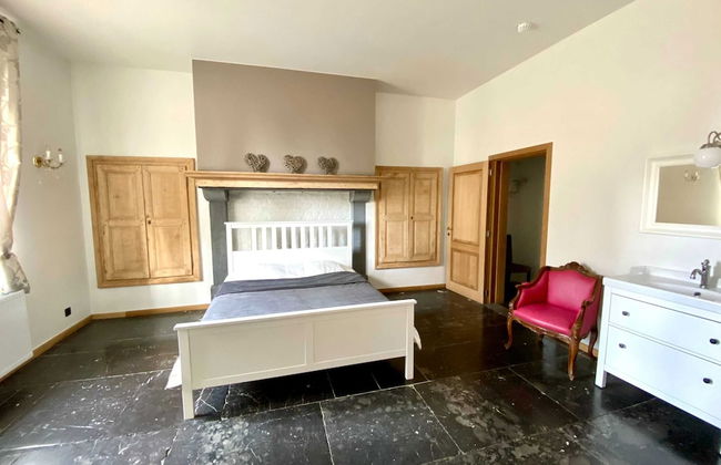 Elegant Hillside Mansion - Photo 7