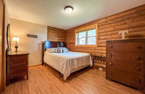 Elkhorn 3 Bedroom 2 Bathroom Log Cabin Sleeps 8 - Lincoln Log Cabin - Foto 19