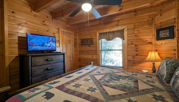 Ern807 - Black Bearry Ridge - Great Location! Close To All The Action! 6 Bedroom Cabin by RedAwning - Foto 2, Habitación