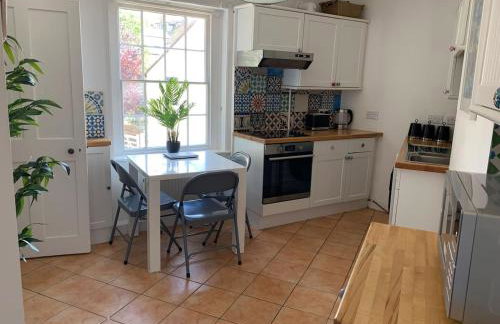 Location Spacious Character Flat in Central Rye - Foto 12