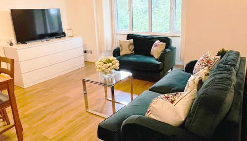 2-Bed Apartment Near ExCeL - Free Parking & WiFi - Ideal for Families, Business & Leisure - Foto 2