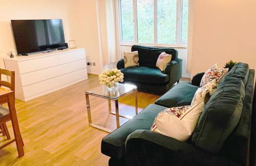 2-Bed Apartment Near ExCeL - Free Parking & WiFi - Ideal for Families, Business & Leisure - Foto 2