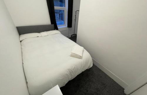 Modern Five Bed Long Stays and Contractors Welcome - Foto 18