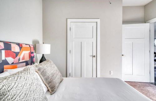 CozySuites Music Row Spacious 2BR with free parking 46 - Foto 14