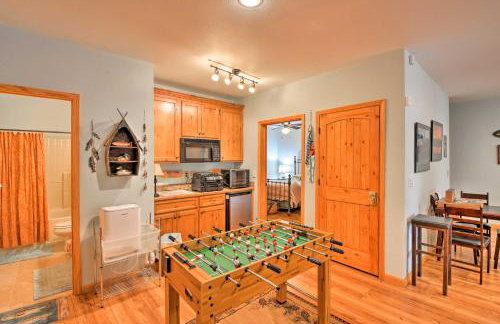 Andrews Cabin with Game Room and Covered Porch! - Foto 11