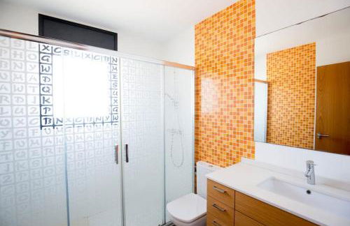 Villa Mediterránea con Cinco Dormitorios y Piscina - Foto 28