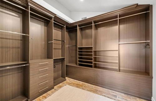 Private Gated 6BR Luxury Estate, Gym, Lake View - Foto 45