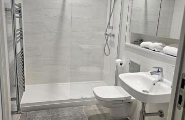 Modern 2bed Apartment in Birmingham City Centre 2 mins from Train Station with Free Parking and WiFi - Foto 20