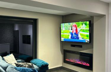 Large Modern Family Home in Murrayfield - Very close to City Centre - 10 mins by Direct Bus - Private Driveway & Garden - Foto 6