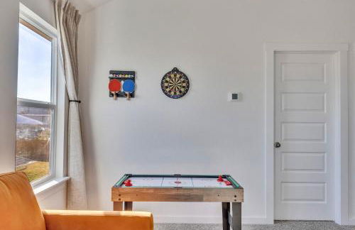 Stylish 4BR Family Home with Game Room and Backyard - Foto 7