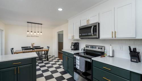 NEW Dragster Dream House - Game Room - Walk to the Speedway - Foto 2