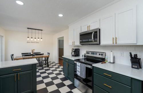 NEW Dragster Dream House - Game Room - Walk to the Speedway - Foto 2