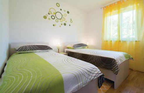 2 Bedroom Awesome Apartment In Labin - Photo 12