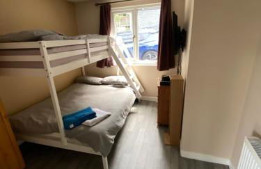 Stunning 3 Bed Riverside Cabin in Snowdonia - Photo 21