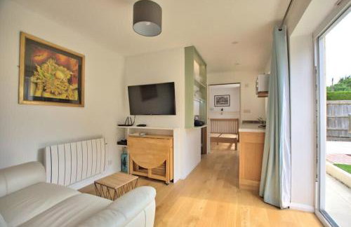 Spacious Modern Garden Family Home - Photo 4