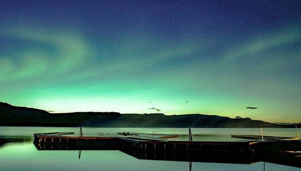L'aurora boreale dalle acque termali di Vök