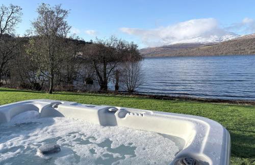 Ardeonaig Lodge with Hot Tub & Water Fronted Games room - Foto 19