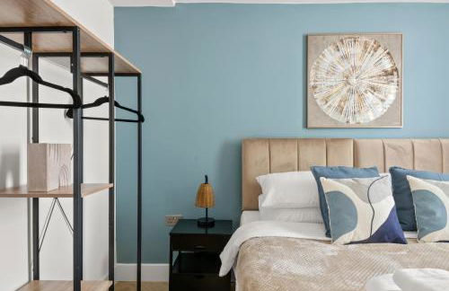 Stylish Flat I Sleeps 6 I With Parking - Photo 15